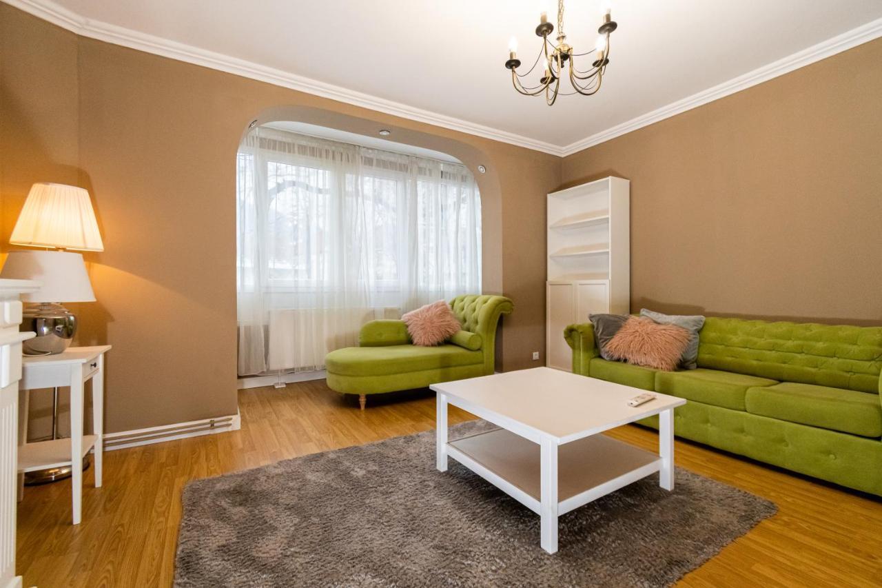 Central Apt. Near Afi Mall, 5 Mins To The Old Town By Car Apartment Brasov Exterior photo